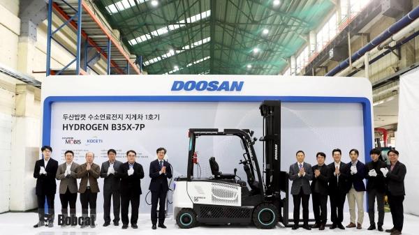 Doosan Bobcat phát triển xe nâng chạy pin nhiên liệu hydro đầu tiên